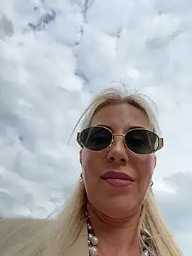 LisaMurr online show from 05-12-26, 01:08