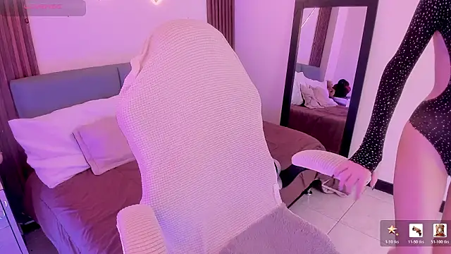 Snapshot of LunaaHarper chatting on 03-18-26, 08:01 LunaaHarper online show from 03-18-26, 08:01