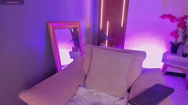 Snapshot of LunaaHarper chatting on 04-02-26, 08:39 LunaaHarper online show from 04-02-26, 08:39