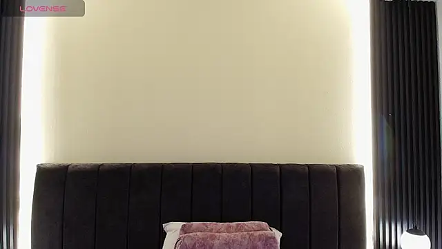 Snapshot of MoriahStorm chatting on 04-21-26, 12:33 MoriahStorm online show from 04-21-26, 12:33