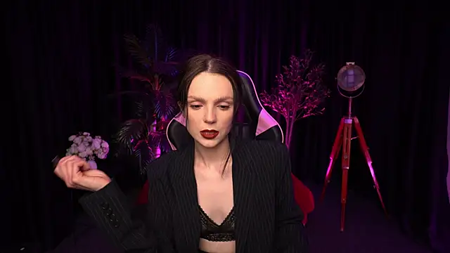 Snapshot of Wild_Alice_me chatting on 04-08-26, 03:23 Wild Alice me online show from 04-08-26, 03:23