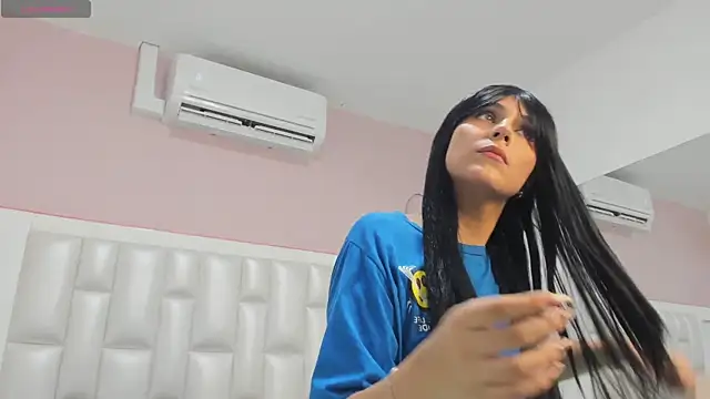 Liia Collins online show from 05-07-26, 05:40