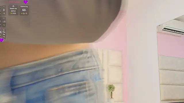 Snapshot of Liia_Collins chatting on 05-26-26, 05:09 Liia Collins online show from 05-26-26, 05:09