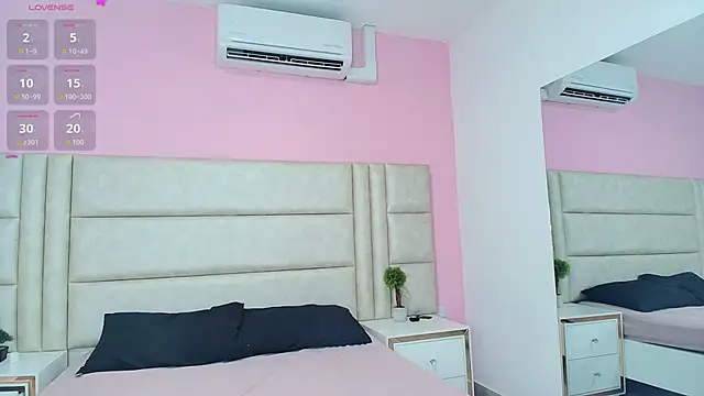 Snapshot of Liia_Collins chatting on 06-12-26, 05:45 Liia Collins online show from 06-12-26, 05:45