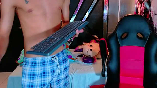 Snapshot of EstevenBrown1 chatting on 02-18-26, 01:18 EstevenBrown1 online show from 02-18-26, 01:18