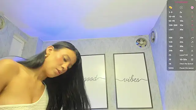 Snapshot of beautydoll18_ chatting on 04-17-26, 10:18 beautydoll18 online show from 04-17-26, 10:18