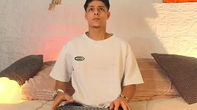Eliassalvatore  online show from 04-29-26, 10:49
