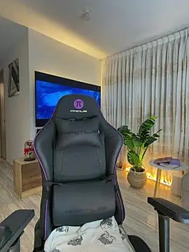 Snapshot of AliceBoomx chatting on 04-11-26, 05:45 AliceBoomx online show from 04-11-26, 05:45