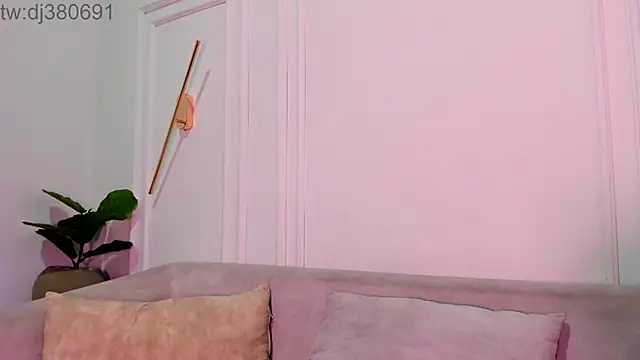 DulceQueen1 online show from 04-07-26, 12:27