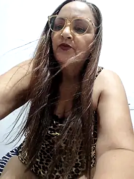 Snapshot of Noemipopi chatting on 03-31-26, 10:21 Noemipopi online show from 03-31-26, 10:21