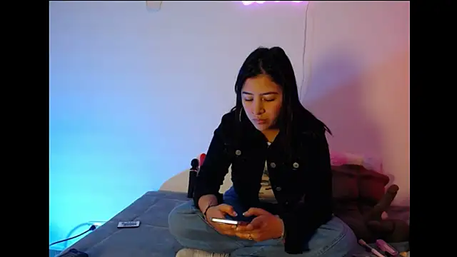 Snapshot of Ele_Enchanted chatting on 02-25-26, 01:43 Ele Enchanted online show from 02-25-26, 01:43