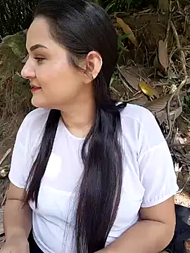 yissela92 online show from 02-20-26, 06:19