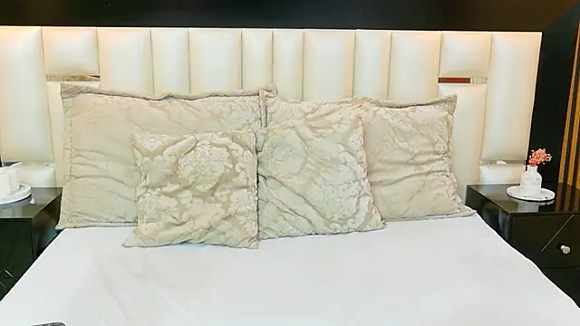 MiaDiamod online show from 05-27-26, 02:03