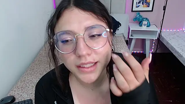 Snapshot of Angelie_Rosebrm chatting on 05-22-26, 03:50 Angelie Rosebrm online show from 05-22-26, 03:50
