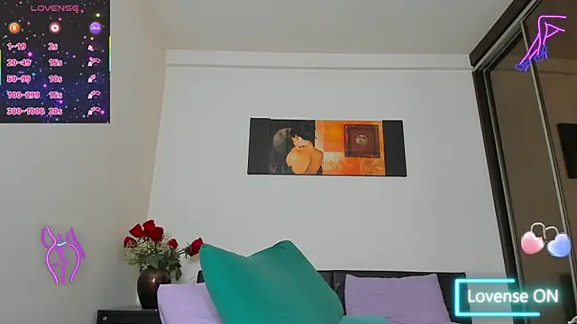 GoldenLunaa online show from 06-26-26, 06:18