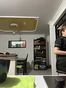 Snapshot of Laurap1 chatting on 03-31-26, 09:43 Laurap1 online show from 03-31-26, 09:43