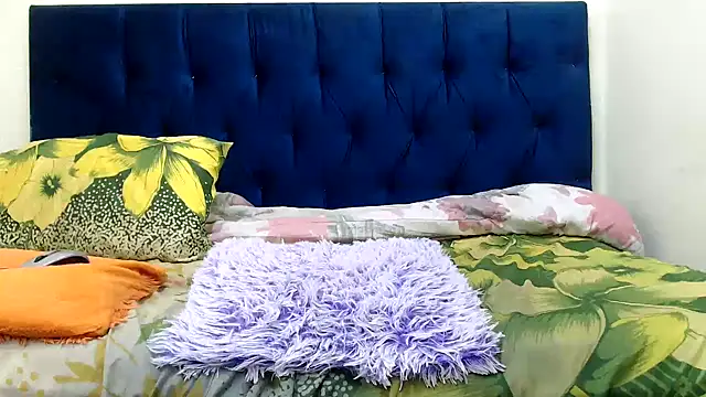 Snapshot of CurvyAssXX21 chatting on 03-28-26, 06:40 CurvyAssXX21 online show from 03-28-26, 06:40