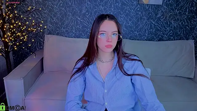 Snapshot of elise_robbie chatting on 05-17-26, 04:58 elise robbie online show from 05-17-26, 04:58