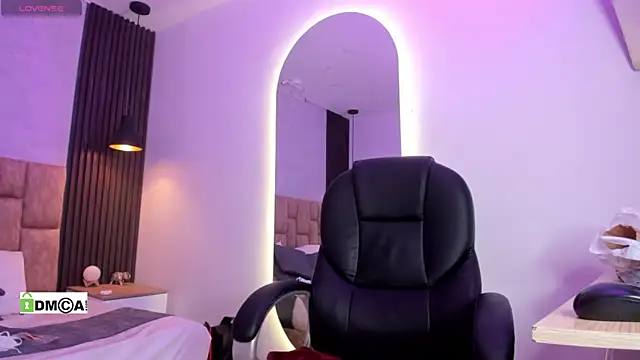 Snapshot of jasmin_adams chatting on 05-24-26, 01:05 jasmin adams online show from 05-24-26, 01:05