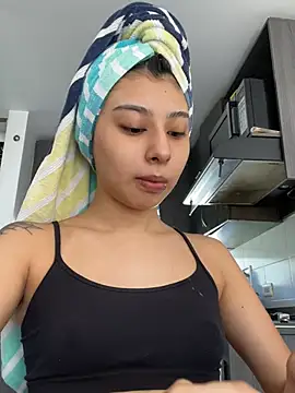 chloe bluee  online show from 07-06-26, 03:03