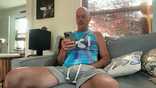 Snapshot of Guy__Grey chatting on 06-10-26, 11:20 Guy Grey online show from 06-10-26, 11:20