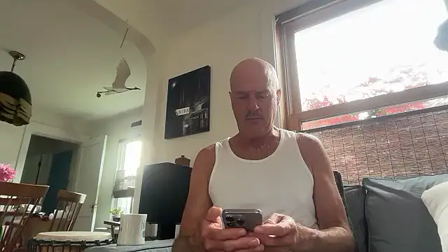 Snapshot of Guy__Grey chatting on 06-12-26, 10:47 Guy Grey online show from 06-12-26, 10:47