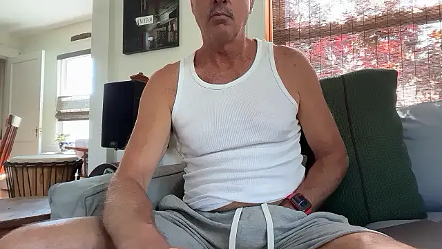 Snapshot of Guy__Grey chatting on 07-08-26, 01:15 Guy Grey online show from 07-08-26, 01:15