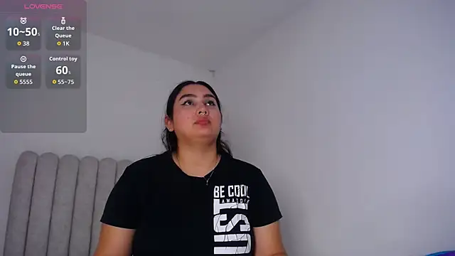 Snapshot of MiaFoox__ chatting on 03-18-26, 09:18 MiaFoox online show from 03-18-26, 09:18