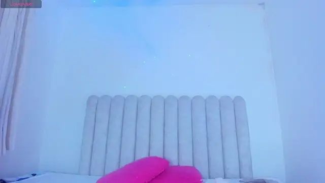 Snapshot of MiaFoox__ chatting on 03-20-26, 09:08 MiaFoox online show from 03-20-26, 09:08