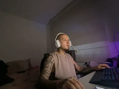 Snapshot of Maximo_Garcia17 chatting on 02-19-26, 11:12 Maximo Garcia17 online show from 02-19-26, 11:12