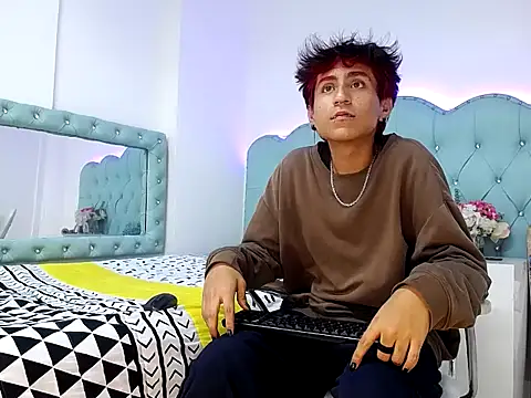 Snapshot of ShakoSk8 chatting on 02-21-26, 03:40 ShakoSk8 online show from 02-21-26, 03:40