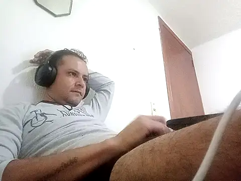 Snapshot of Lfervega chatting on 02-19-26, 10:44 Lfervega online show from 02-19-26, 10:44