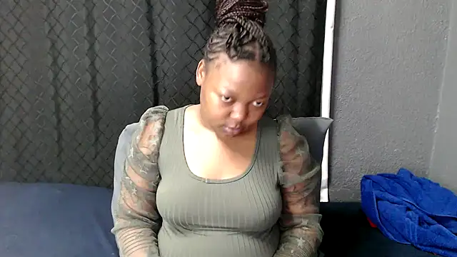 Snapshot of CrazeAss chatting on 05-17-26, 06:59 CrazeAss online show from 05-17-26, 06:59