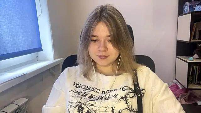 TomikoPfau online show from 04-06-26, 07:53