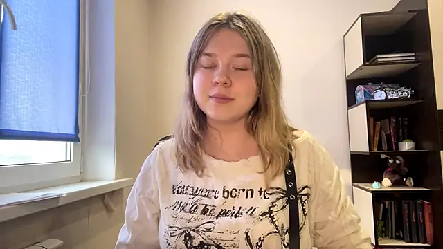 TomikoPfau online show from 04-13-26, 02:22