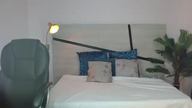 Snapshot of Anne_blake chatting on 06-20-26, 03:09 Anne blake online show from 06-20-26, 03:09