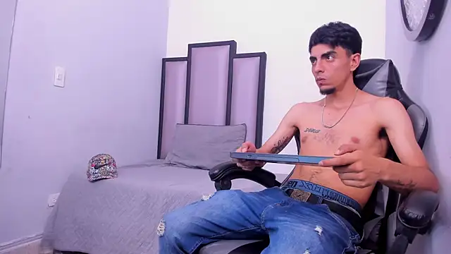 Snapshot of Endrick-23 chatting on 03-21-26, 04:06 Endrick-23 online show from 03-21-26, 04:06