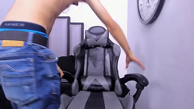 Snapshot of Endrick-23 chatting on 03-22-26, 04:05 Endrick-23 online show from 03-22-26, 04:05