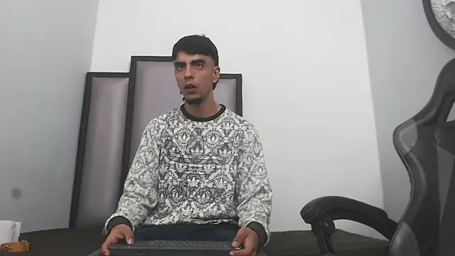 Snapshot of Endrick-23 chatting on 03-27-26, 03:45 Endrick-23 online show from 03-27-26, 03:45