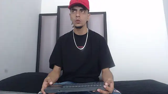 Snapshot of Endrick-23 chatting on 04-01-26, 03:40 Endrick-23 online show from 04-01-26, 03:40