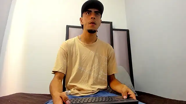 Snapshot of Endrick-23 chatting on 04-14-26, 03:23 Endrick-23 online show from 04-14-26, 03:23