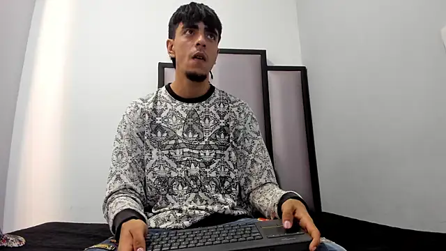 Snapshot of Endrick-23 chatting on 04-15-26, 03:13 Endrick-23 online show from 04-15-26, 03:13