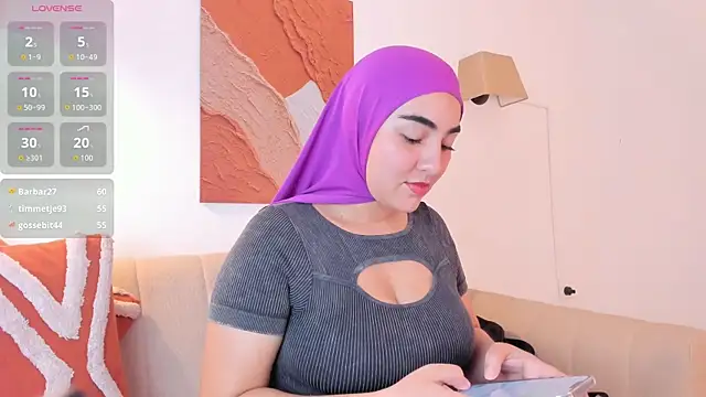 Snapshot of Malika_Noor chatting on 05-25-26, 03:07 Malika Noor online show from 05-25-26, 03:07