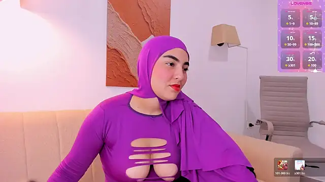 Snapshot of Malika_Noor chatting on 06-29-26, 01:33 Malika Noor online show from 06-29-26, 01:33