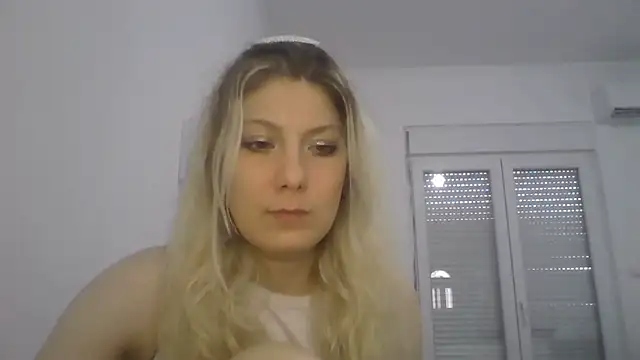 Foxy Bright online show from 03-28-26, 01:22