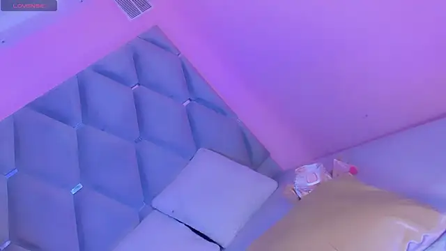 Snapshot of Daniiela_Ember chatting on 04-01-26, 10:16 Daniiela Ember online show from 04-01-26, 10:16