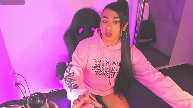 Snapshot of Daniiela_Ember chatting on 04-13-26, 11:48 Daniiela Ember online show from 04-13-26, 11:48