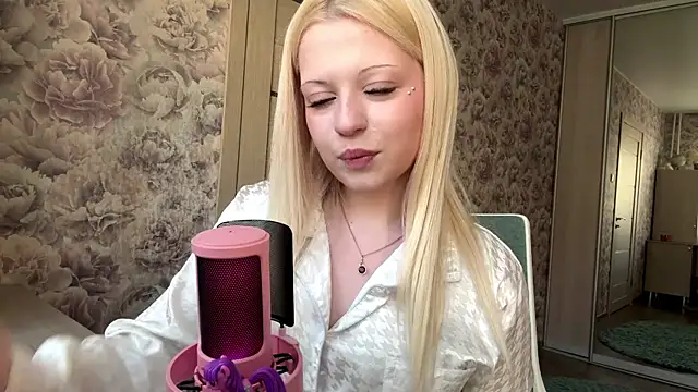 JeneeBIanks online show from 04-03-26, 12:14