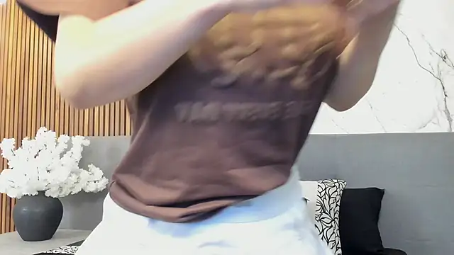 Snapshot of Amara_Velvet_ chatting on 06-20-26, 08:33 Amara Velvet online show from 06-20-26, 08:33