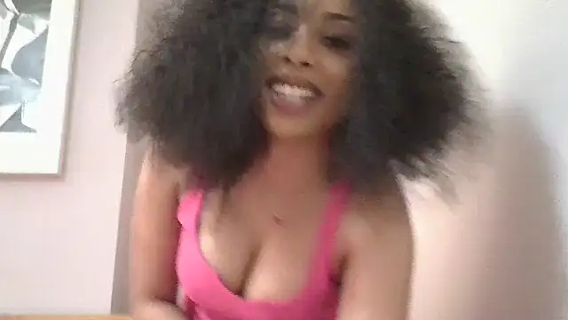 Snapshot of DivinnaMae chatting on 02-20-26, 04:07 DivinnaMae online show from 02-20-26, 04:07